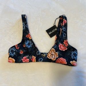 NWT Skatie Sami Bikini Top